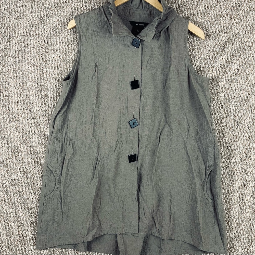 Ali Miles Tan Sleeveless Button-Front true Tunic color shown in last 2 photos